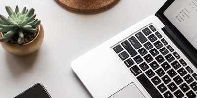 体育问答专区界面示意图，展示问题列表与专家回答
